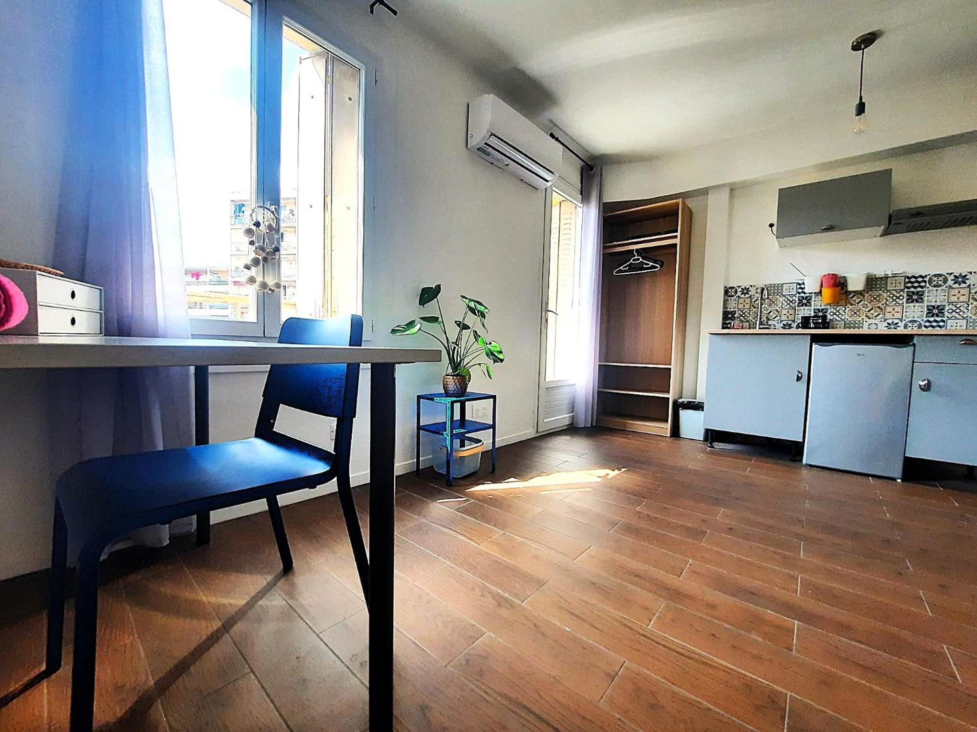 La 2, Climatisee Ac, Calme, Cuisine Privee Homestay Nice